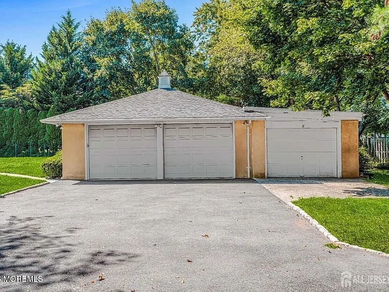 7 Addalia Ln — Photo 1