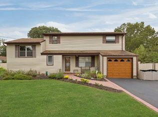 2 Valiant Dr, South Setauket, NY 11720