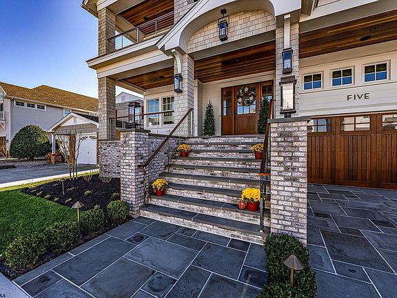 2nd image of 5 Barbados Ln
