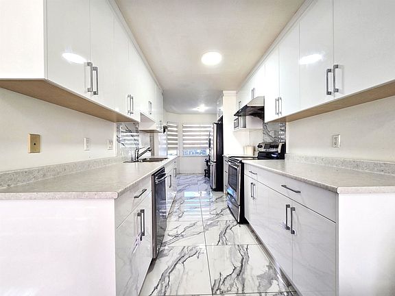 5th image of 3070 Townline Rd #6