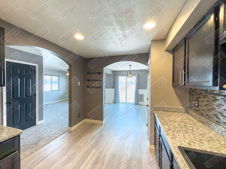 3301 Quacker Ave — Photo 8