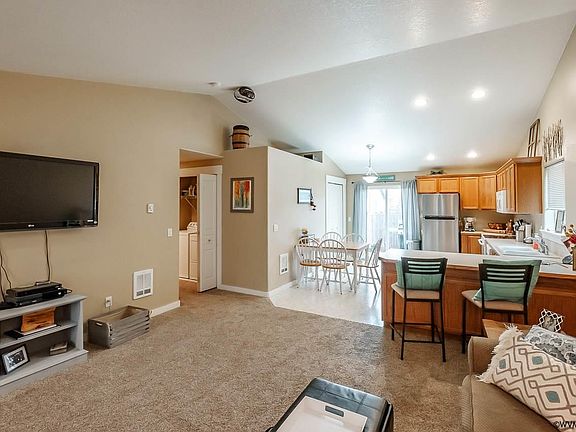 4th image of 3821 Somerset Dr NE