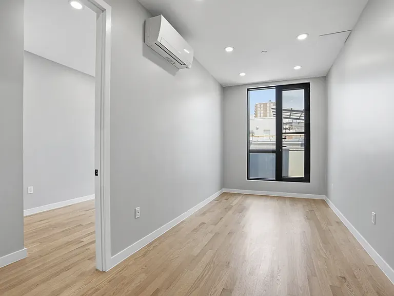 356 E 8th St #Penthouse 4 — Photo 12