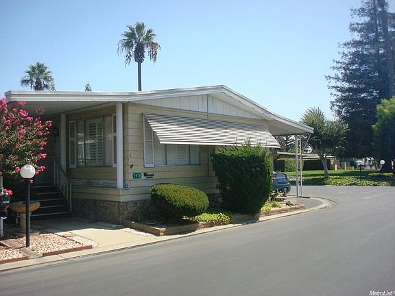 another view of the home in which you can see the main entrance. in the background is the clubhouse grounds.