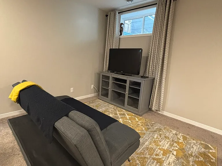 209 Magnolia Mnr SE #B — Photo 5