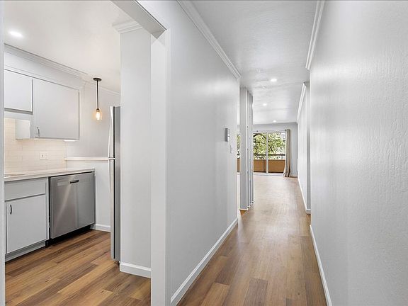 5th image of 528 Merritt Ave #203