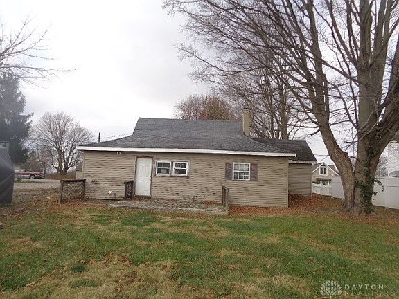 3rd image of 3282 S Maysville St