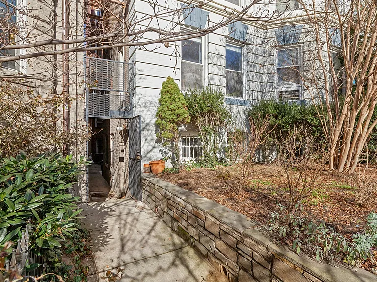 1855 Calvert St NW #LL2 — Photo 2