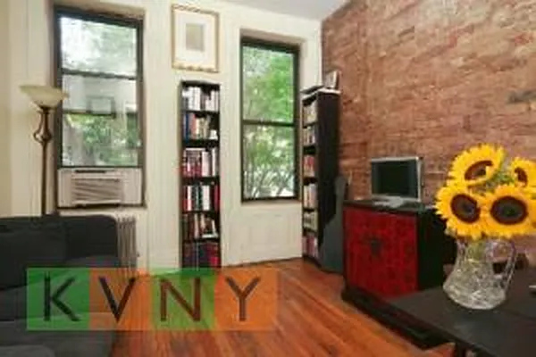 Rented by KVNY Soho | media 24