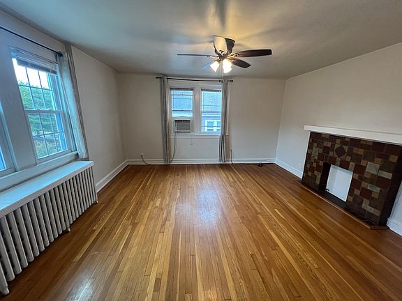 4th image of 902 W 21st St APT 2