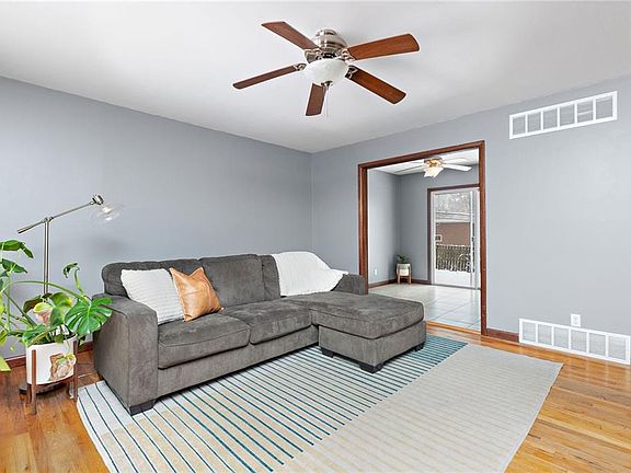 2nd image of 808 NW North Summit Cir