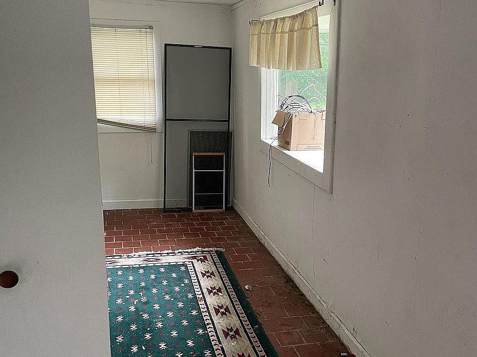 2nd image of 2427 Woodcroft Rd