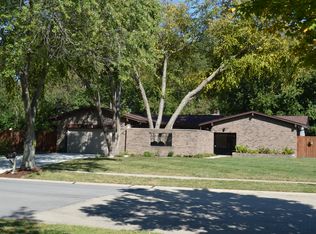 1 Forest Green Dr, Springfield, IL 62711