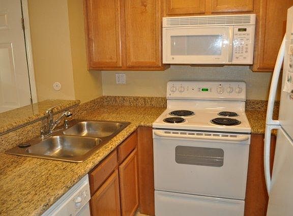 4th image of 3456 Castle Glen Dr Unit 287