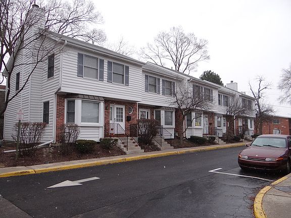 3rd image of 909 College Ave #909