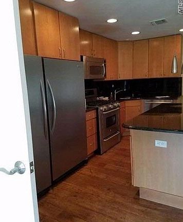 3rd image of 4 Glenford Ln