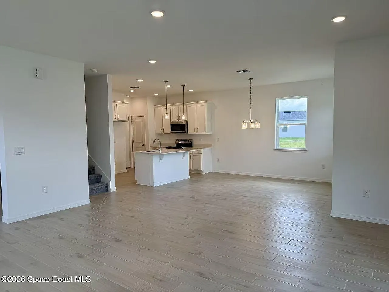 4 bed, 2.5 bath, 2160 sqft, $2,490 — Photo 4