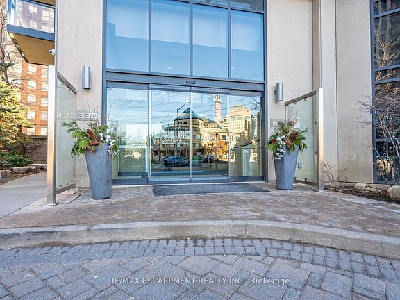 2nd image of 330 Burnhamthorpe Rd W #Penthouse 5