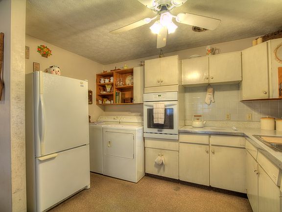 5th image of 381 Franconia Ave