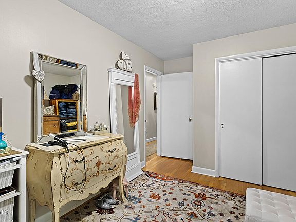 33rd image of 441 Merriwood Dr