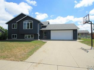 717 E Magnolia Dr, Brandon, SD 57005