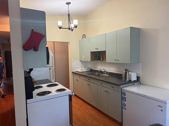 3rd image of 232 Shorepoint Vl
