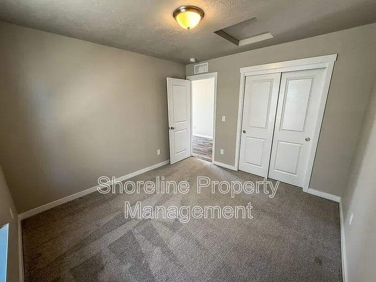 19304 Geneva Way — Photo 22