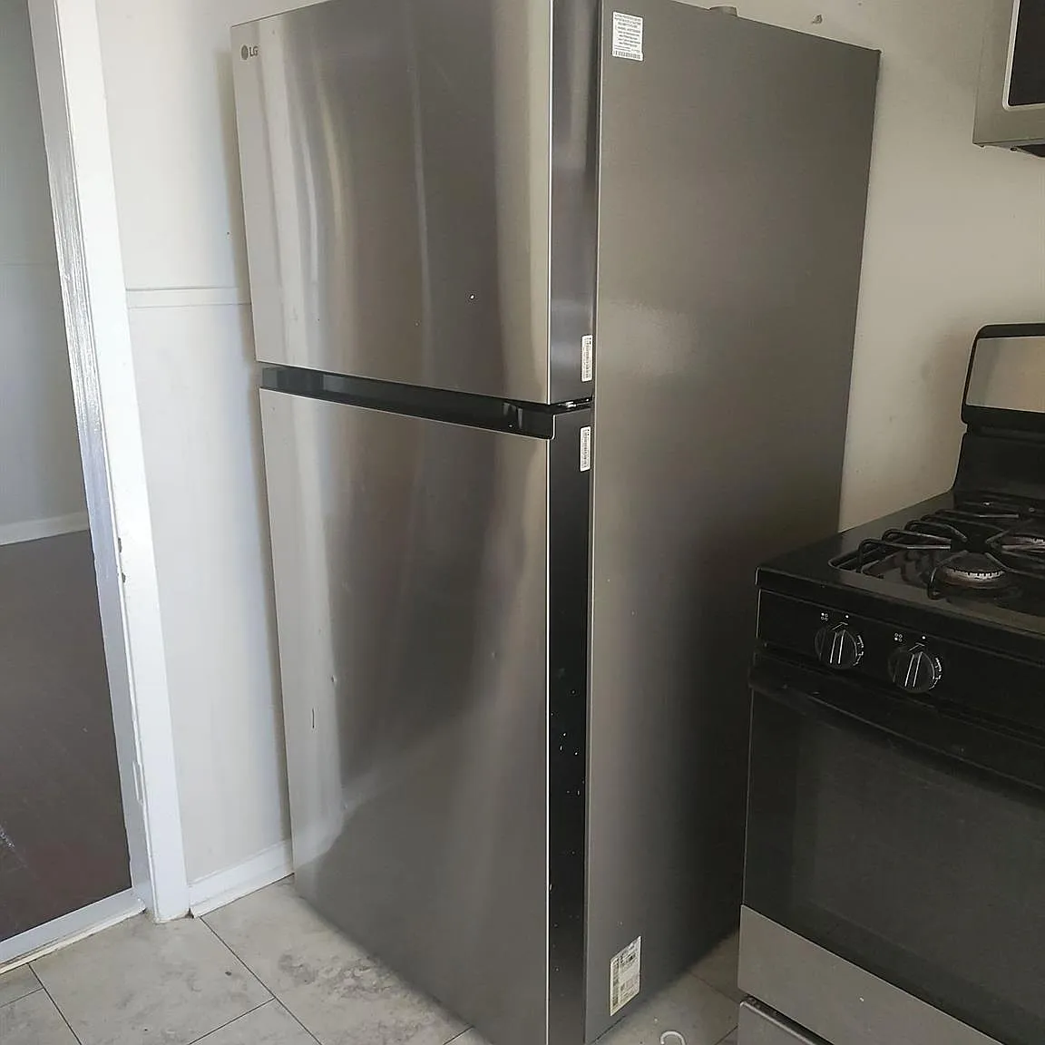 2 bed, 1.0 bath, 720 sqft, $1,050 — Photo 3