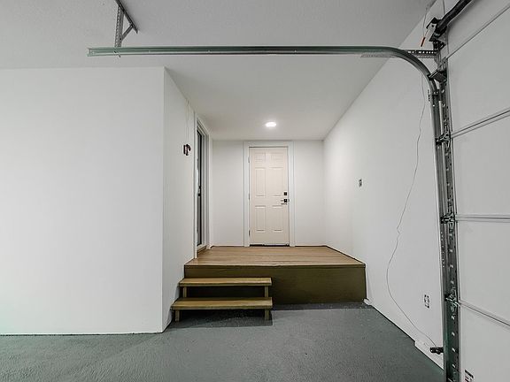 4th image of 1450 E Market St