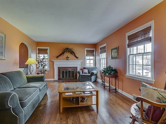 4th image of 2141 Hollywood Pl