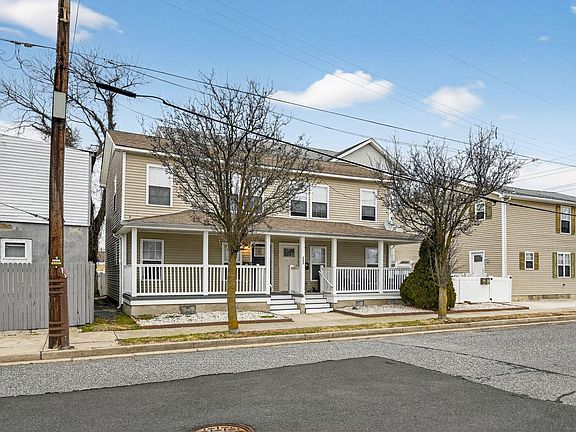 3rd image of 205 W Roberts Ave #4