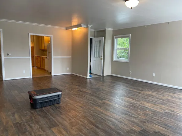 101 9th St #A, Garibaldi, OR 97118