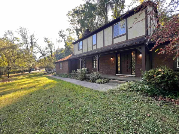 799 Memorial Park Dr, Huntington, WV 25701