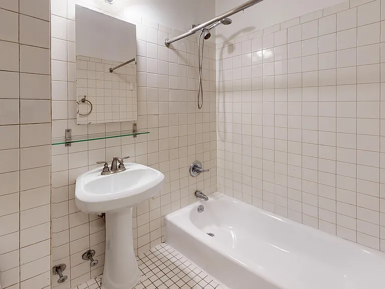 107 W 68th St #C1 — Photo 10