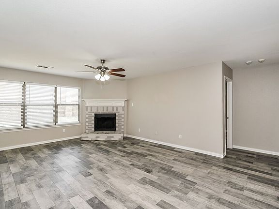 4th image of 5105 Raymond Dr