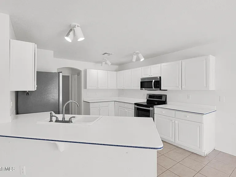 3415 E Menadota Dr — Photo 12