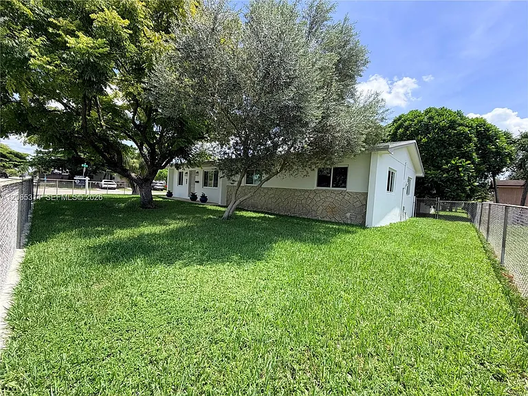 5101 SW 127th Pl — Photo 1