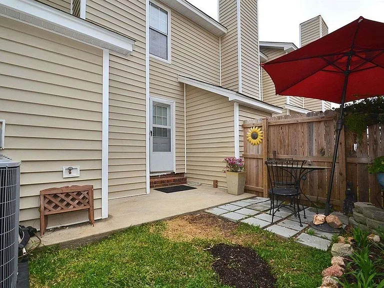 111 Mulberry Ln — Photo 17