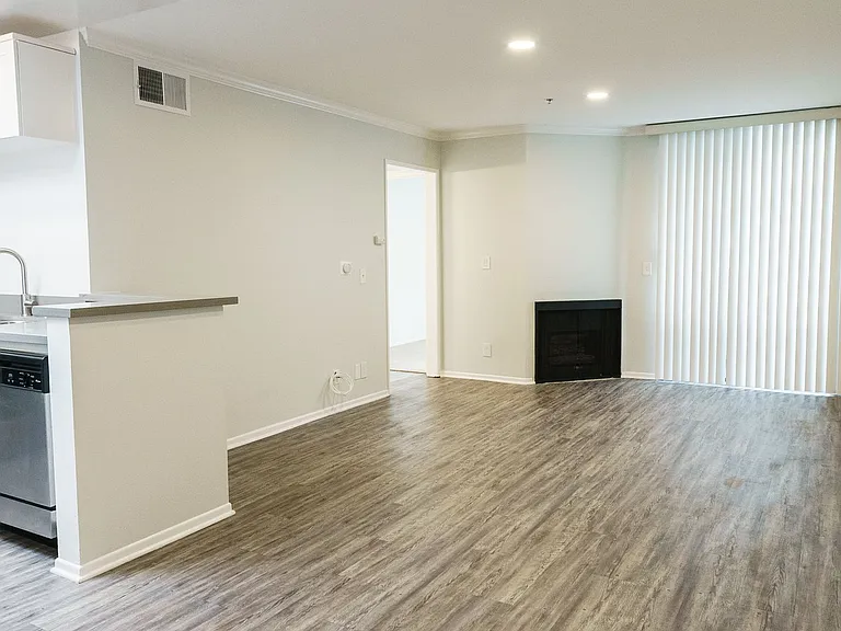 1223 Federal Ave — Photo 43