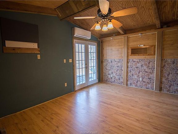 4th image of 13855 Farm Road 2155