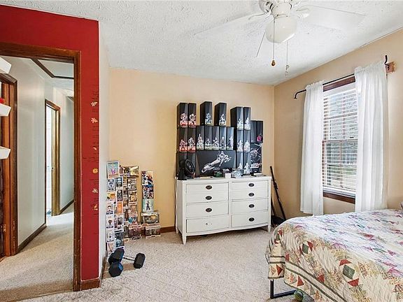 3rd image of 845 Idlewood Rd