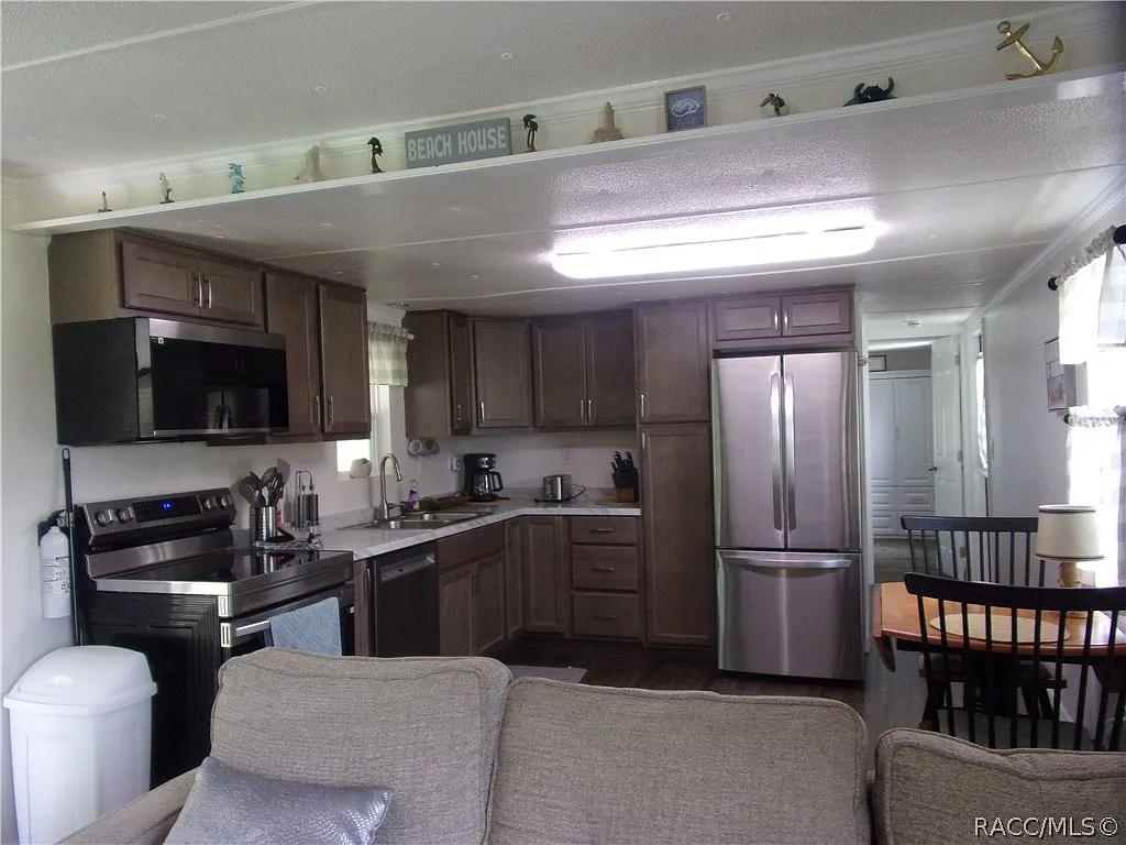 2 bed, 1.5 bath, 672 sqft, $1,600 — Photo 4