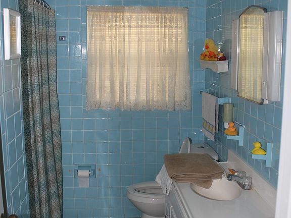 Bathroom adjacent to 2nd BR