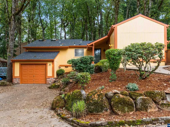 3830 Oak Hollow Ln SE, Salem, OR 97302