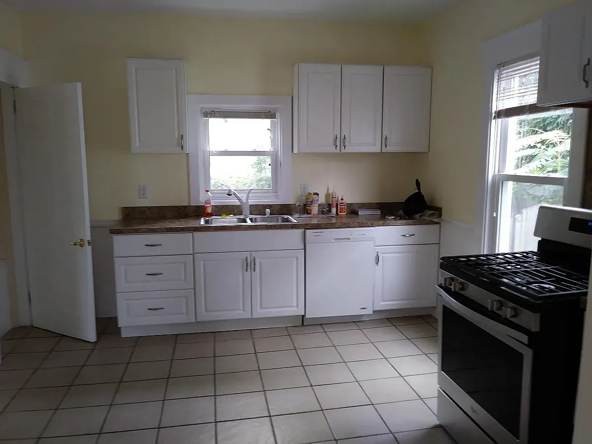 3 bed, 1256 sqft, $1,350 — Photo 3