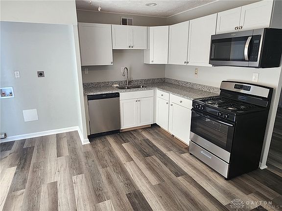 4th image of 2975 Laverne Dr