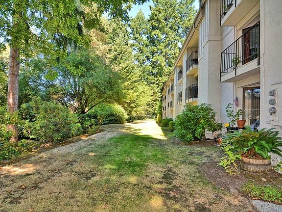 3rd image of 12742 NE 116th Ln APT J10