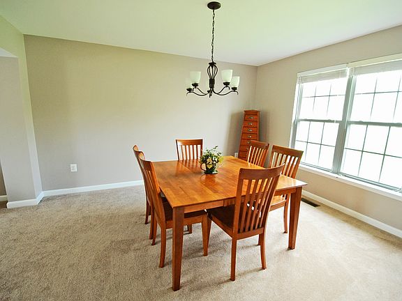 3rd image of 35762 Chapel Hill Ct