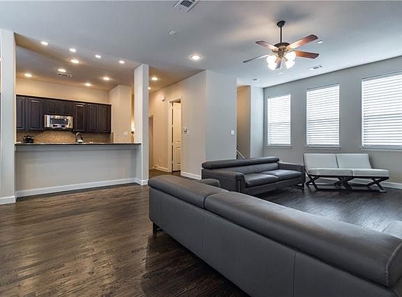2nd image of 6726 Plaza Via