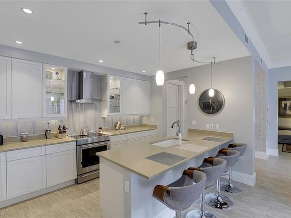 5th image of 1035 3rd Ave S Unit 318